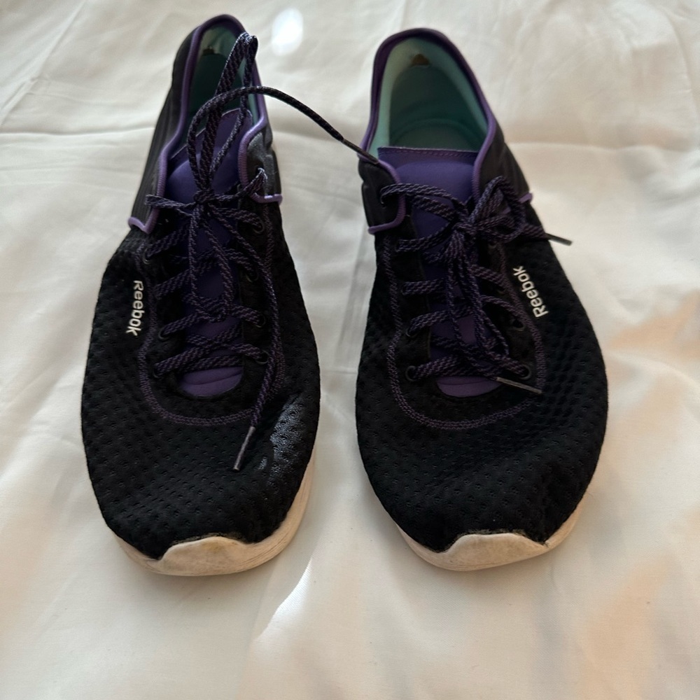 💜3/$15 REEBOK gym shoes size 10